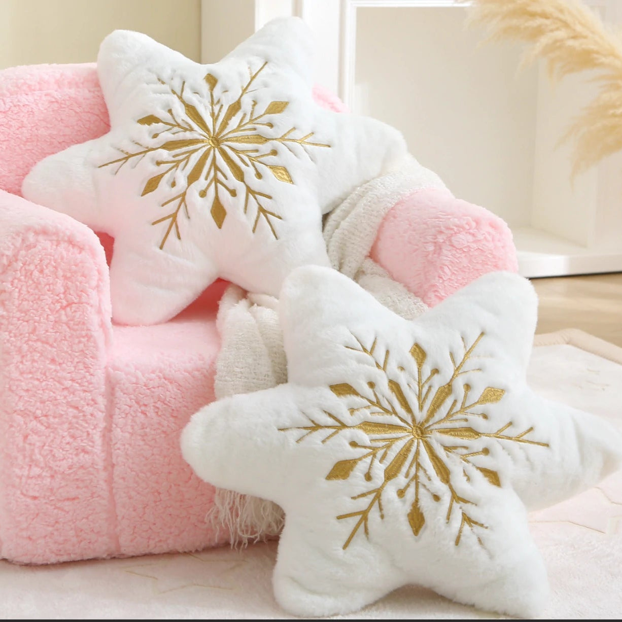 Prevalucent Snowflake Decorative Throw Pillow for Couch, Bedroom & Holiday Décor